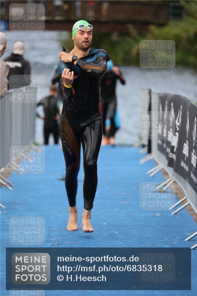 25.08.2024 - Elbe Triathlon Hamburg H.Heesch http://msf.ph/oto/6835318 25.08.2024 08:34:40 Schwimmen 48, 70, 83, 84, 93, 94, 97 meine-sportfotos.de