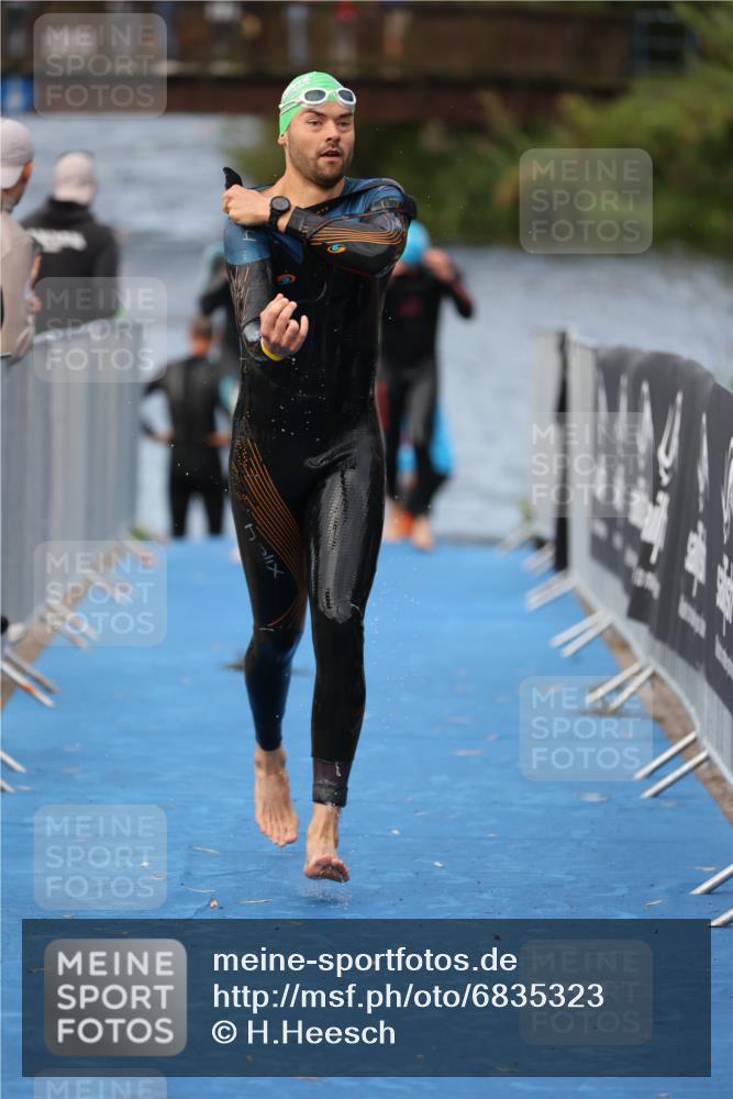 25.08.2024 - Elbe Triathlon Hamburg H.Heesch http://msf.ph/oto/6835323 25.08.2024 08:34:40 Schwimmen 48, 70, 83, 84, 93, 94, 97 meine-sportfotos.de