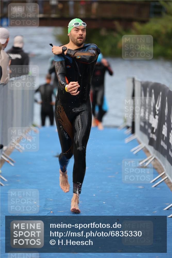 25.08.2024 - Elbe Triathlon Hamburg H.Heesch http://msf.ph/oto/6835330 25.08.2024 08:34:40 Schwimmen 48, 70, 83, 84, 93, 94, 97 meine-sportfotos.de