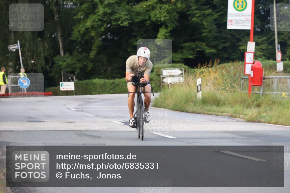 25.08.2024 - Elbe Triathlon Hamburg Fuchs,  Jonas http://msf.ph/oto/6835331 25.08.2024 08:41:46 Radfahren 105 meine-sportfotos.de
