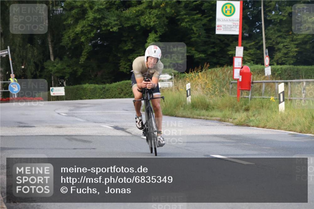 25.08.2024 - Elbe Triathlon Hamburg Fuchs,  Jonas http://msf.ph/oto/6835349 25.08.2024 08:41:46 Radfahren 105 meine-sportfotos.de