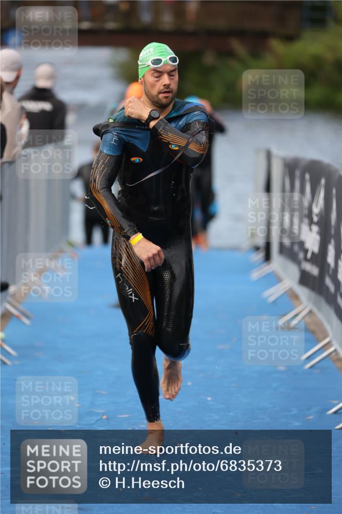 25.08.2024 - Elbe Triathlon Hamburg H.Heesch http://msf.ph/oto/6835373 25.08.2024 08:34:40 Schwimmen 48, 70, 83, 84, 93, 94, 97 meine-sportfotos.de