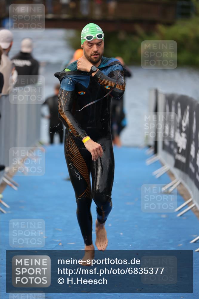 25.08.2024 - Elbe Triathlon Hamburg H.Heesch http://msf.ph/oto/6835377 25.08.2024 08:34:40 Schwimmen 48, 70, 83, 84, 93, 94, 97 meine-sportfotos.de