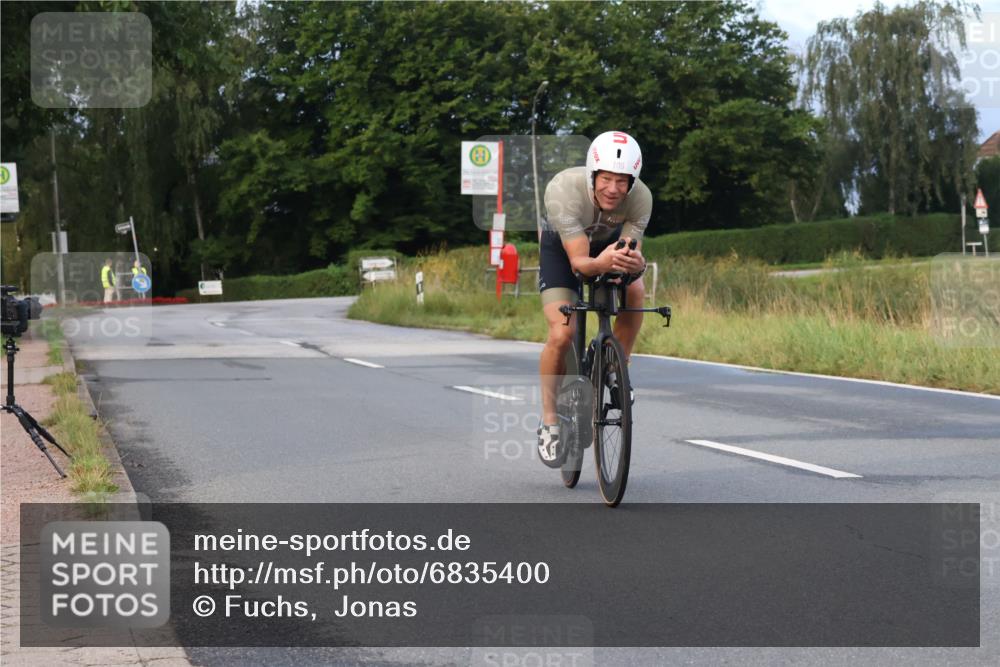 25.08.2024 - Elbe Triathlon Hamburg Fuchs,  Jonas http://msf.ph/oto/6835400 25.08.2024 08:41:47 Radfahren 105 meine-sportfotos.de