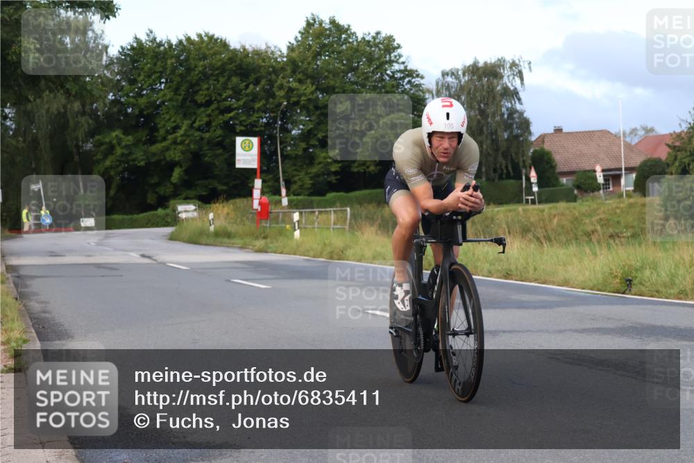 25.08.2024 - Elbe Triathlon Hamburg Fuchs,  Jonas http://msf.ph/oto/6835411 25.08.2024 08:41:48 Radfahren 105 meine-sportfotos.de
