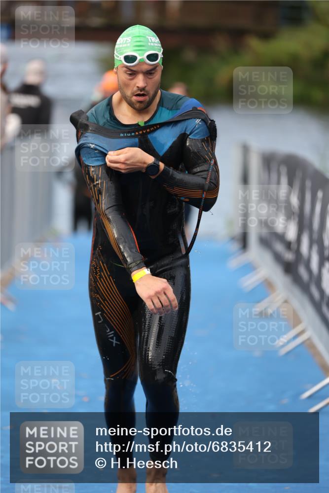 25.08.2024 - Elbe Triathlon Hamburg H.Heesch http://msf.ph/oto/6835412 25.08.2024 08:34:41 Schwimmen 48, 70, 83, 84, 93, 94, 97 meine-sportfotos.de