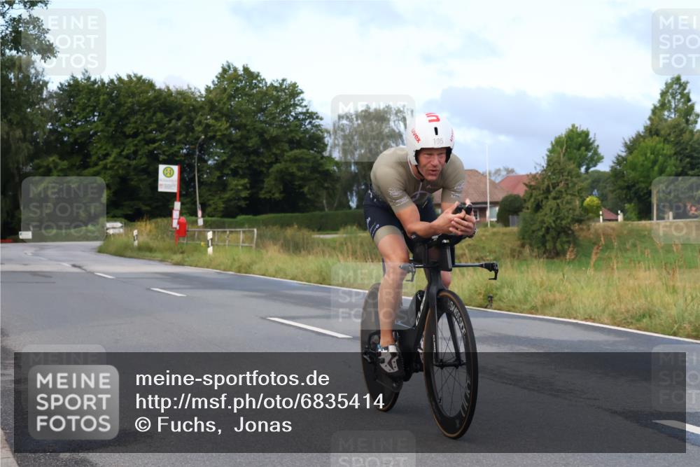 25.08.2024 - Elbe Triathlon Hamburg Fuchs,  Jonas http://msf.ph/oto/6835414 25.08.2024 08:41:48 Radfahren 105 meine-sportfotos.de
