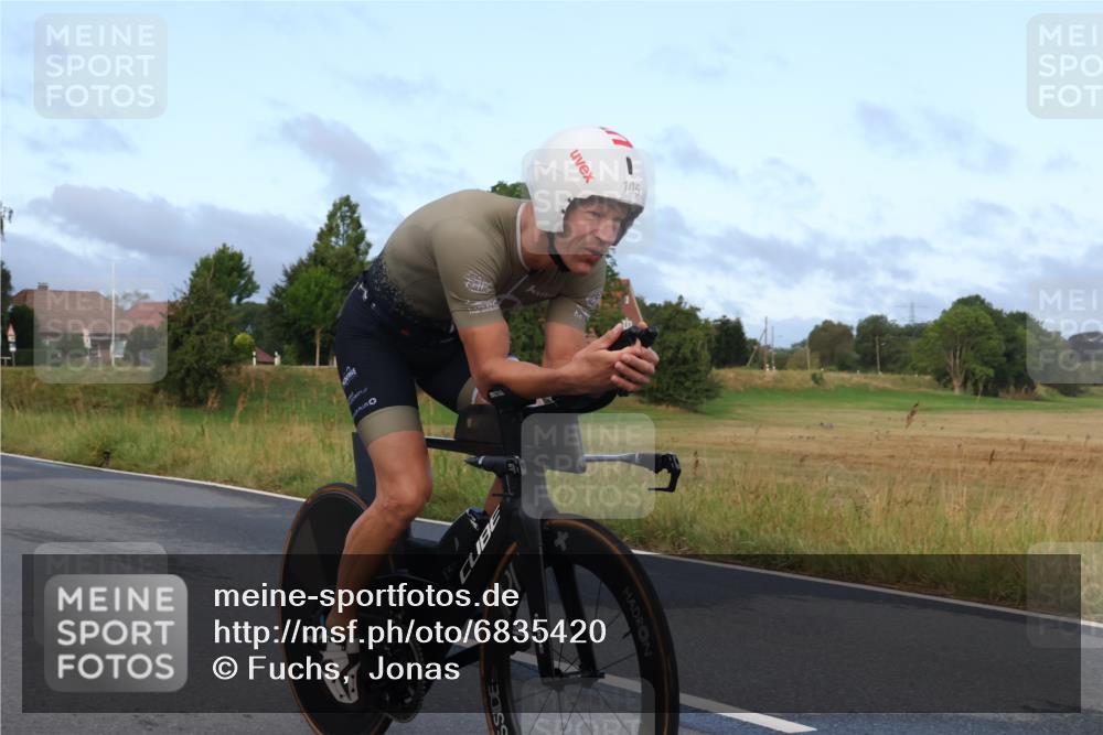 25.08.2024 - Elbe Triathlon Hamburg Fuchs,  Jonas http://msf.ph/oto/6835420 25.08.2024 08:41:48 Radfahren 105 meine-sportfotos.de