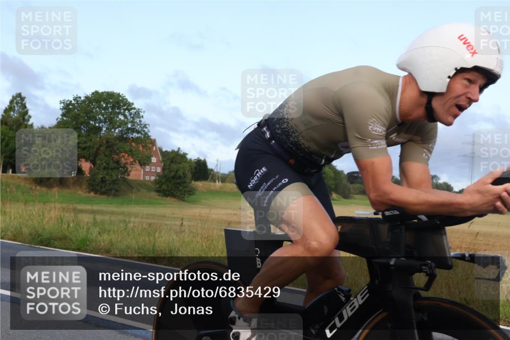 25.08.2024 - Elbe Triathlon Hamburg Fuchs,  Jonas http://msf.ph/oto/6835429 25.08.2024 08:41:48 Radfahren 105 meine-sportfotos.de