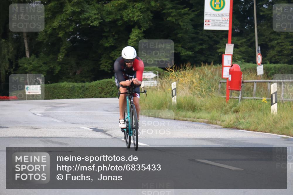 25.08.2024 - Elbe Triathlon Hamburg Fuchs,  Jonas http://msf.ph/oto/6835433 25.08.2024 08:42:21 Radfahren 60 meine-sportfotos.de