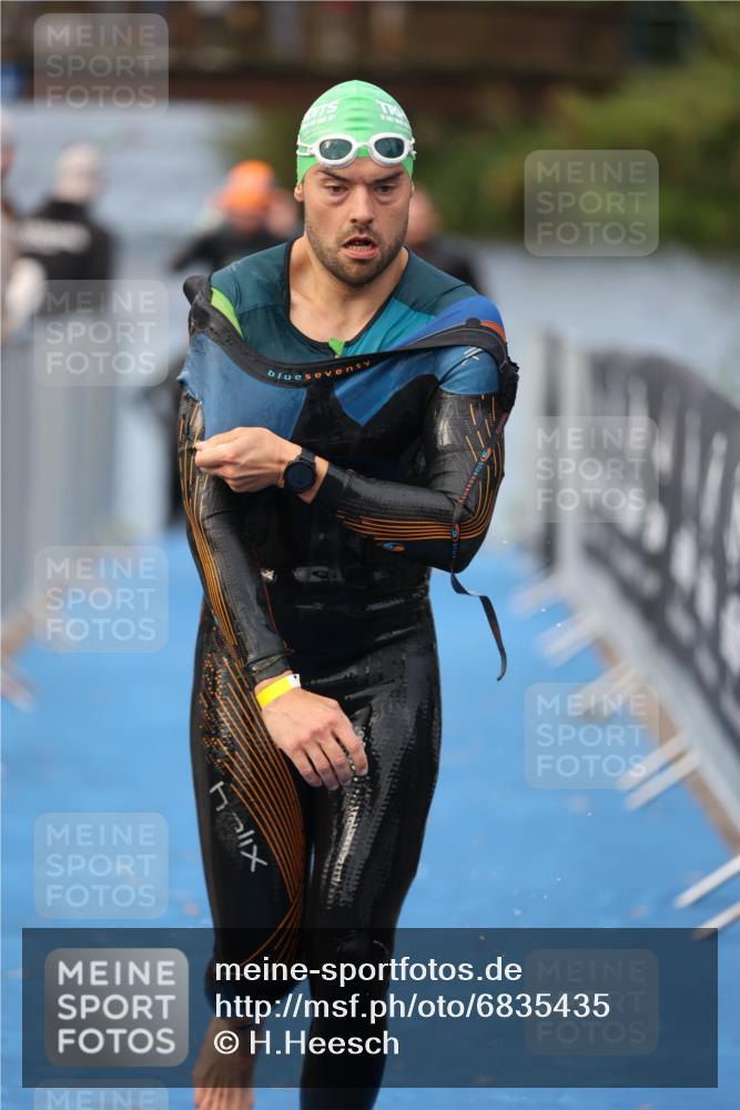 25.08.2024 - Elbe Triathlon Hamburg H.Heesch http://msf.ph/oto/6835435 25.08.2024 08:34:41 Schwimmen 48, 70, 83, 84, 93, 94, 97 meine-sportfotos.de