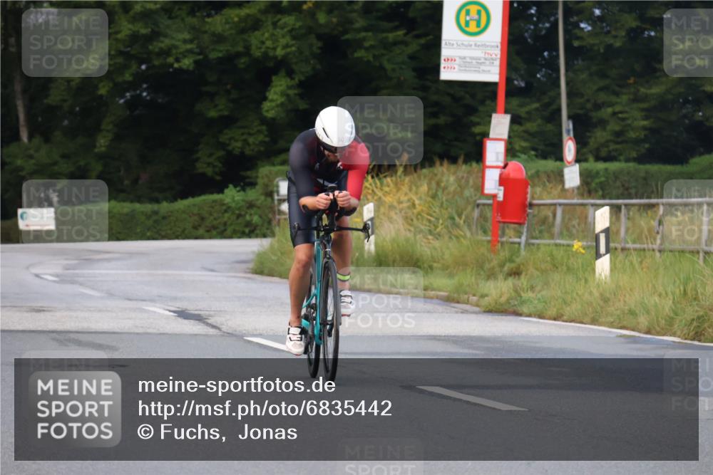 25.08.2024 - Elbe Triathlon Hamburg Fuchs,  Jonas http://msf.ph/oto/6835442 25.08.2024 08:42:22 Radfahren 60 meine-sportfotos.de