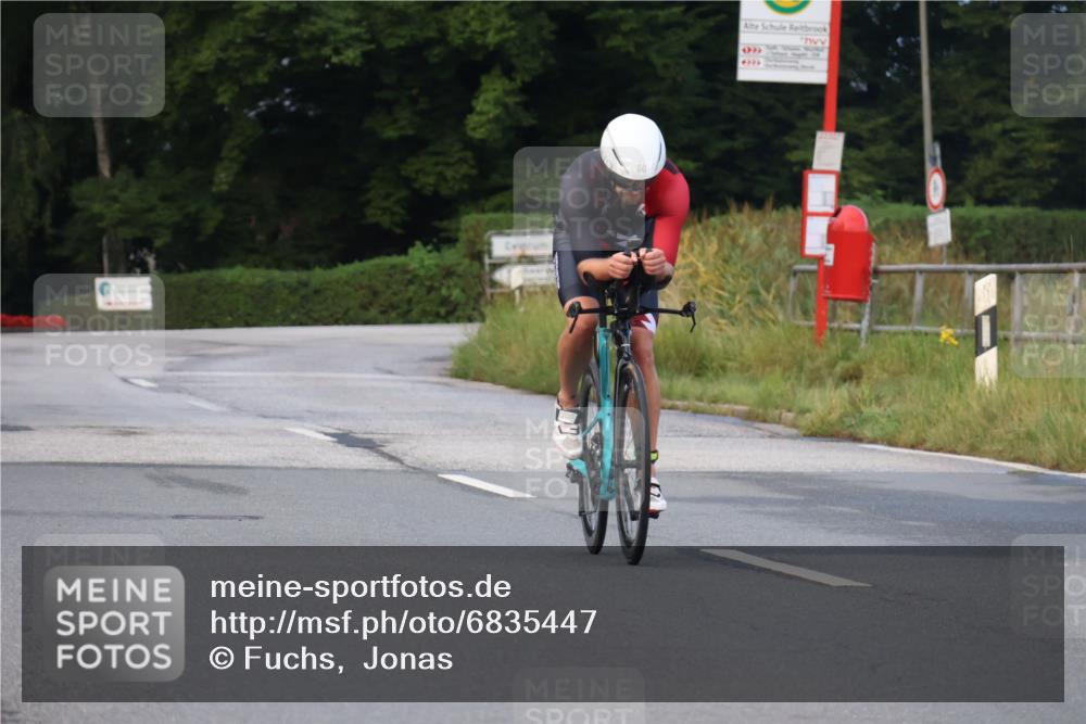 25.08.2024 - Elbe Triathlon Hamburg Fuchs,  Jonas http://msf.ph/oto/6835447 25.08.2024 08:42:22 Radfahren 60 meine-sportfotos.de