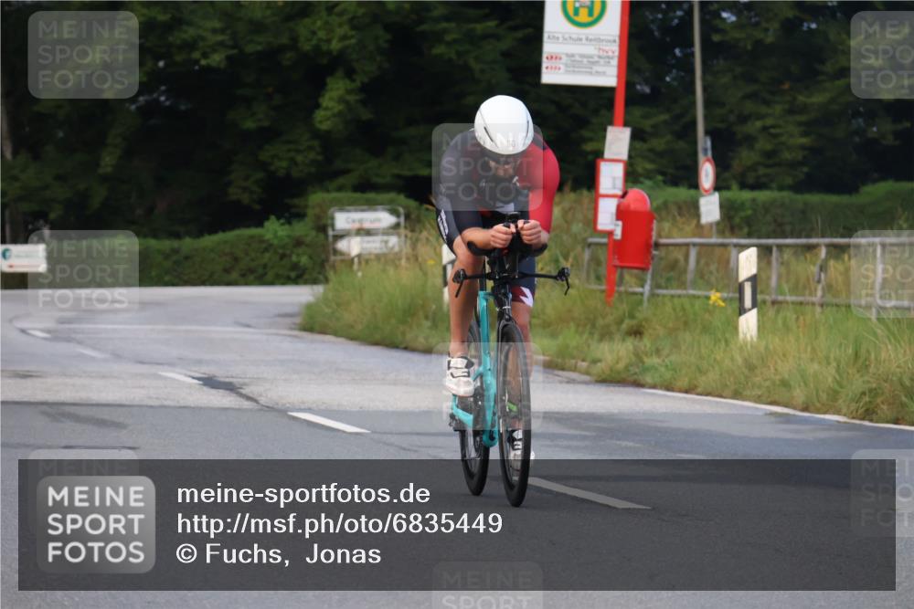 25.08.2024 - Elbe Triathlon Hamburg Fuchs,  Jonas http://msf.ph/oto/6835449 25.08.2024 08:42:22 Radfahren 60 meine-sportfotos.de