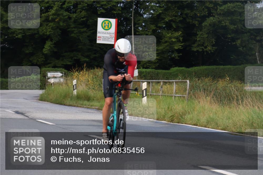 25.08.2024 - Elbe Triathlon Hamburg Fuchs,  Jonas http://msf.ph/oto/6835456 25.08.2024 08:42:22 Radfahren 60 meine-sportfotos.de