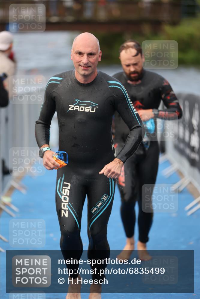 25.08.2024 - Elbe Triathlon Hamburg H.Heesch http://msf.ph/oto/6835499 25.08.2024 08:34:48 Schwimmen 48, 70, 84, 93, 94 meine-sportfotos.de