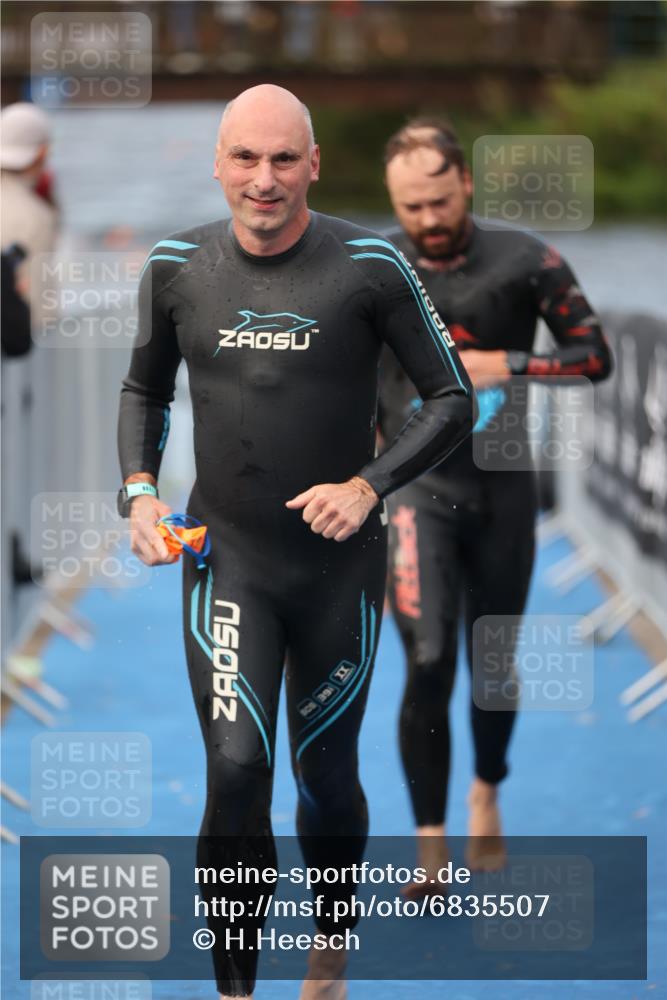 25.08.2024 - Elbe Triathlon Hamburg H.Heesch http://msf.ph/oto/6835507 25.08.2024 08:34:48 Schwimmen 48, 70, 84, 93, 94 meine-sportfotos.de