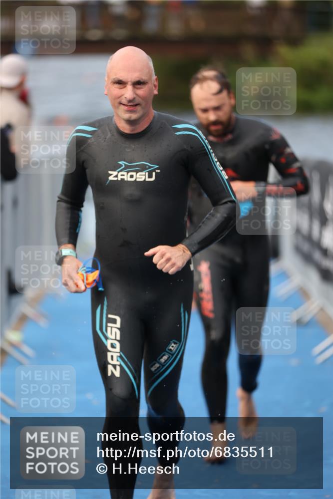 25.08.2024 - Elbe Triathlon Hamburg H.Heesch http://msf.ph/oto/6835511 25.08.2024 08:34:48 Schwimmen 48, 70, 84, 93, 94 meine-sportfotos.de
