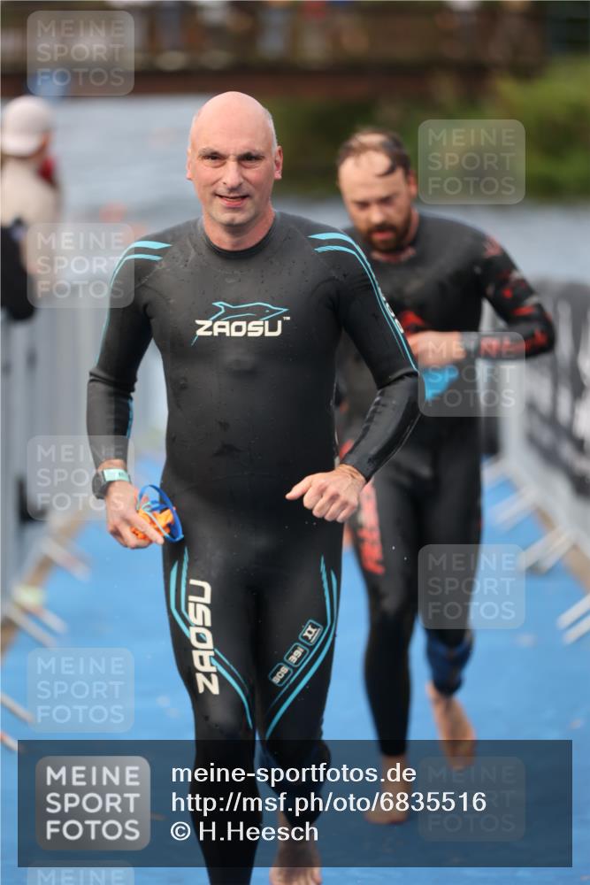 25.08.2024 - Elbe Triathlon Hamburg H.Heesch http://msf.ph/oto/6835516 25.08.2024 08:34:48 Schwimmen 48, 70, 84, 93, 94 meine-sportfotos.de