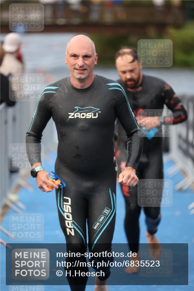 25.08.2024 - Elbe Triathlon Hamburg H.Heesch http://msf.ph/oto/6835523 25.08.2024 08:34:48 Schwimmen 48, 70, 84, 93, 94 meine-sportfotos.de
