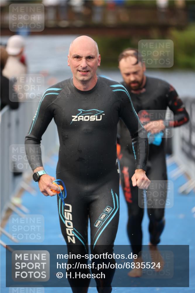 25.08.2024 - Elbe Triathlon Hamburg H.Heesch http://msf.ph/oto/6835524 25.08.2024 08:34:48 Schwimmen 48, 70, 84, 93, 94 meine-sportfotos.de