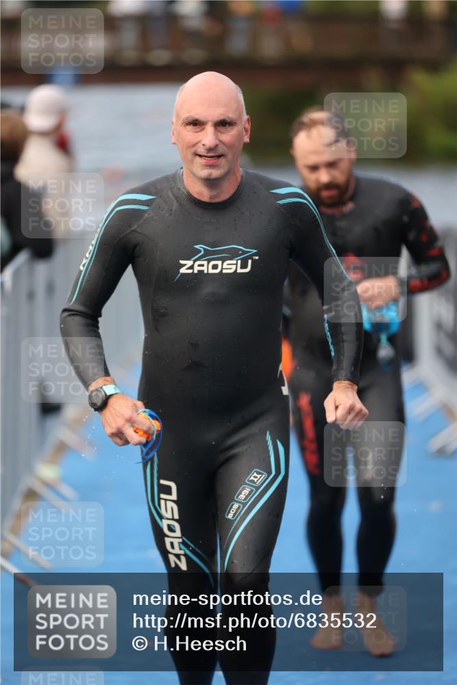 25.08.2024 - Elbe Triathlon Hamburg H.Heesch http://msf.ph/oto/6835532 25.08.2024 08:34:48 Schwimmen 48, 70, 84, 93, 94 meine-sportfotos.de