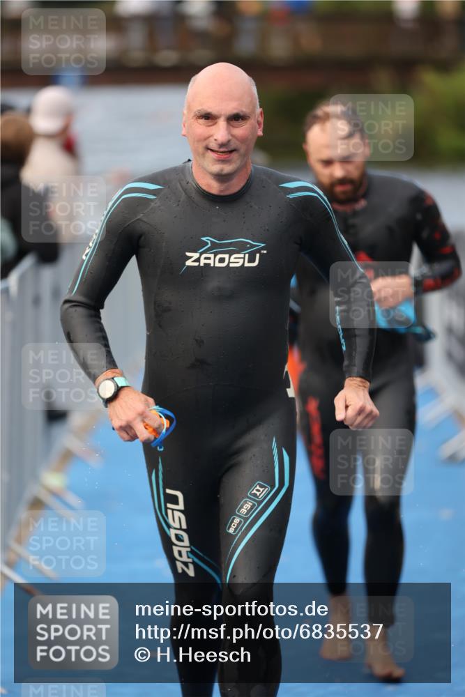 25.08.2024 - Elbe Triathlon Hamburg H.Heesch http://msf.ph/oto/6835537 25.08.2024 08:34:48 Schwimmen 48, 70, 84, 93, 94 meine-sportfotos.de