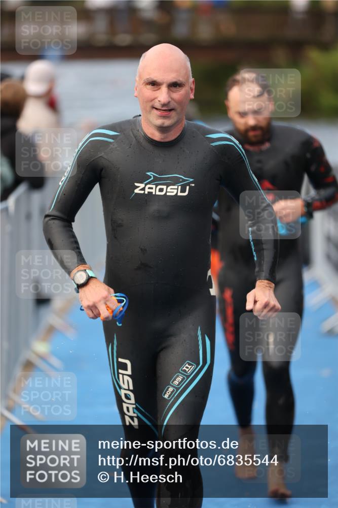 25.08.2024 - Elbe Triathlon Hamburg H.Heesch http://msf.ph/oto/6835544 25.08.2024 08:34:48 Schwimmen 48, 70, 84, 93, 94 meine-sportfotos.de