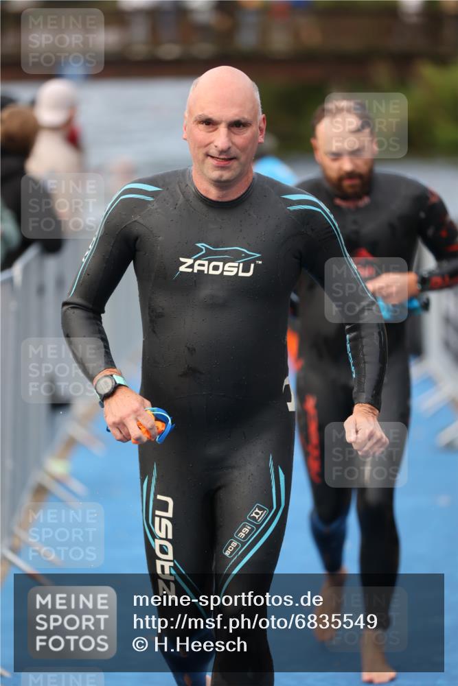 25.08.2024 - Elbe Triathlon Hamburg H.Heesch http://msf.ph/oto/6835549 25.08.2024 08:34:48 Schwimmen 48, 70, 84, 93, 94 meine-sportfotos.de