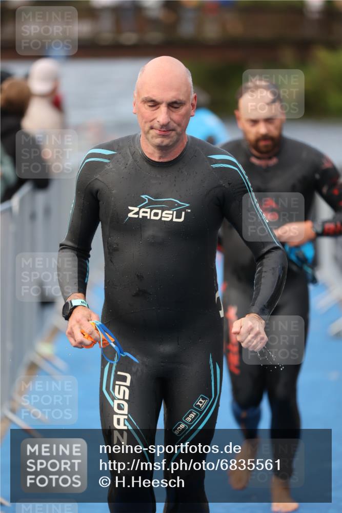25.08.2024 - Elbe Triathlon Hamburg H.Heesch http://msf.ph/oto/6835561 25.08.2024 08:34:48 Schwimmen 48, 70, 84, 93, 94 meine-sportfotos.de