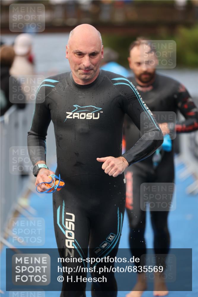 25.08.2024 - Elbe Triathlon Hamburg H.Heesch http://msf.ph/oto/6835569 25.08.2024 08:34:48 Schwimmen 48, 70, 84, 93, 94 meine-sportfotos.de