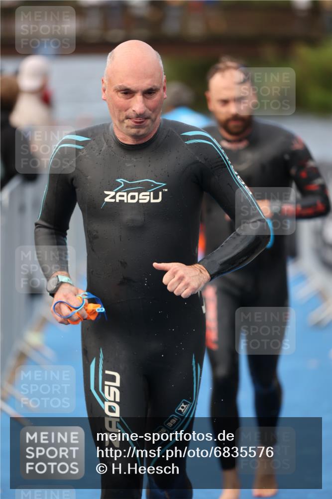 25.08.2024 - Elbe Triathlon Hamburg H.Heesch http://msf.ph/oto/6835576 25.08.2024 08:34:48 Schwimmen 48, 70, 84, 93, 94 meine-sportfotos.de