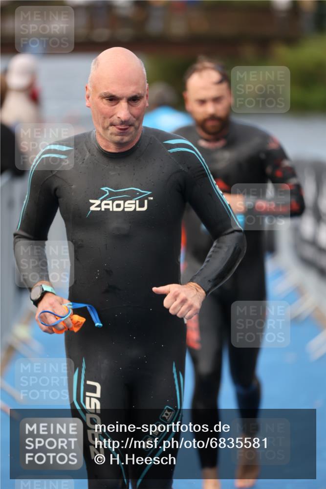 25.08.2024 - Elbe Triathlon Hamburg H.Heesch http://msf.ph/oto/6835581 25.08.2024 08:34:49 Schwimmen 48, 70, 84, 93, 94 meine-sportfotos.de