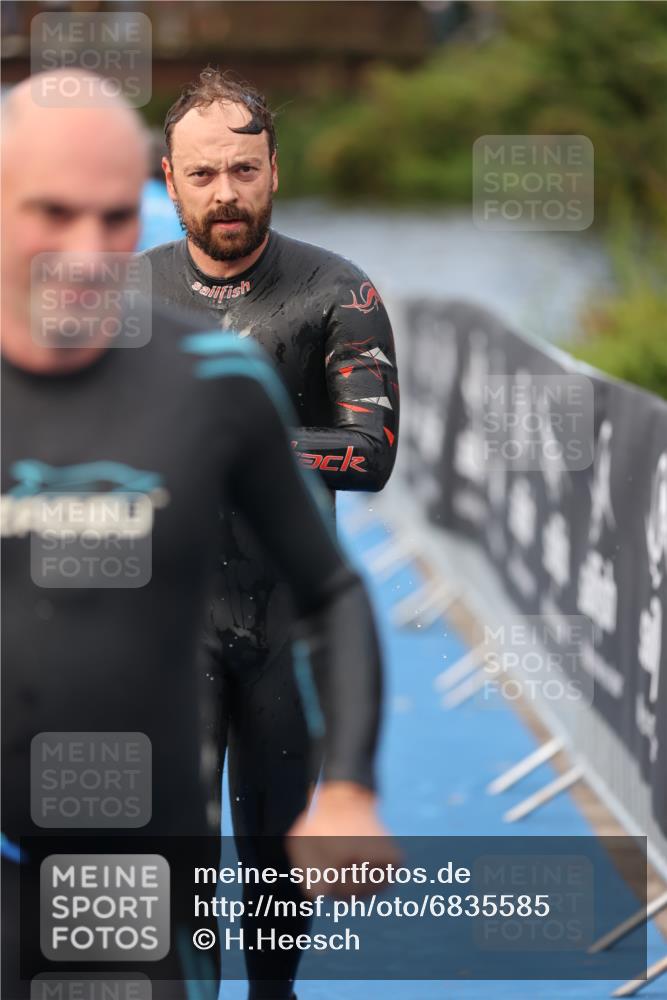 25.08.2024 - Elbe Triathlon Hamburg H.Heesch http://msf.ph/oto/6835585 25.08.2024 08:34:49 Schwimmen 48, 70, 84, 93, 94 meine-sportfotos.de
