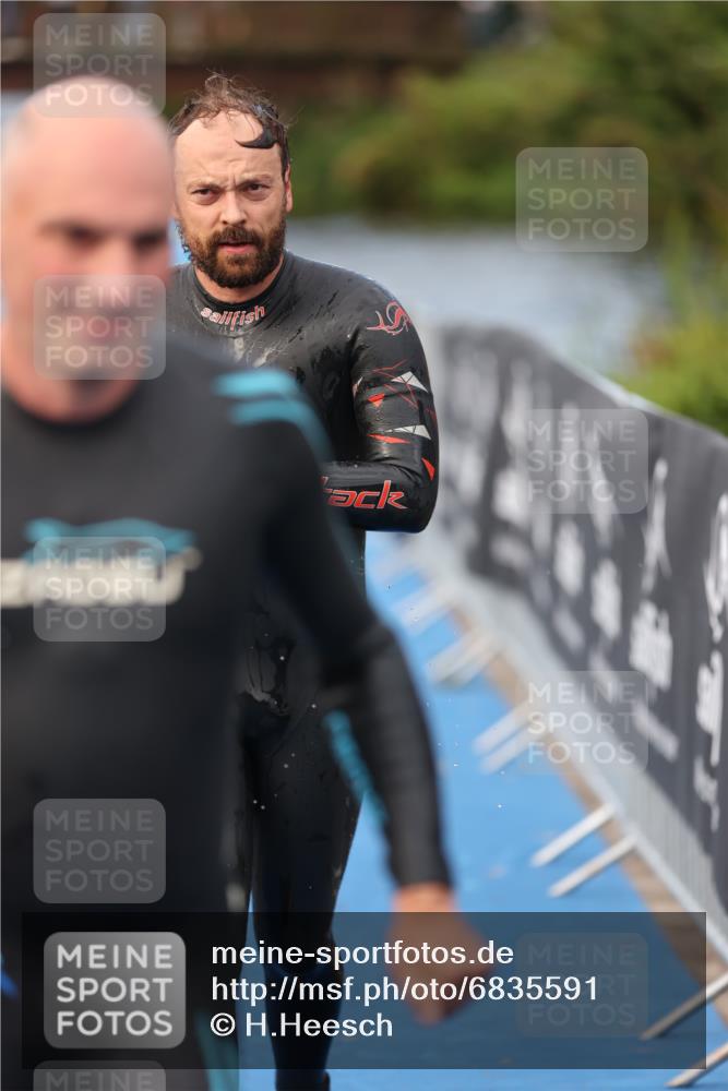 25.08.2024 - Elbe Triathlon Hamburg H.Heesch http://msf.ph/oto/6835591 25.08.2024 08:34:49 Schwimmen 48, 70, 84, 93, 94 meine-sportfotos.de