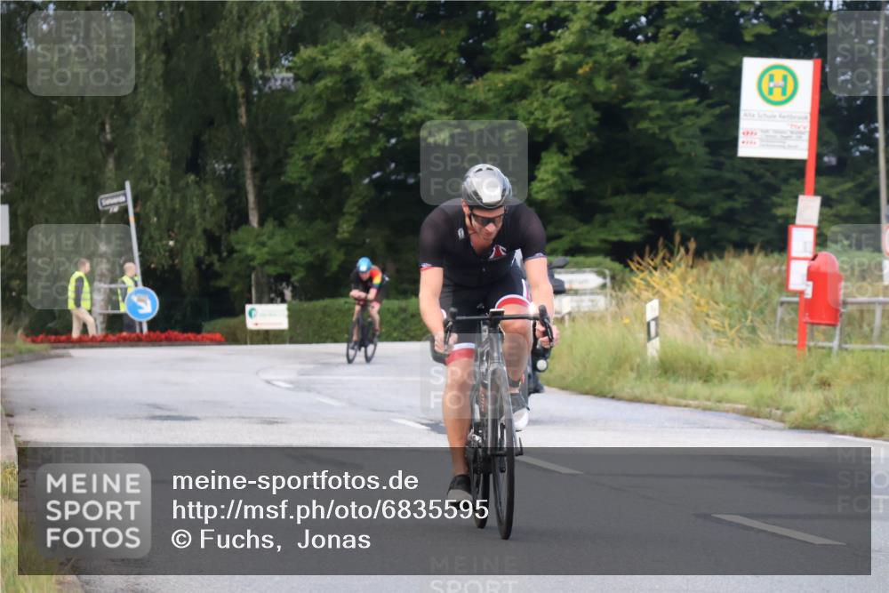 25.08.2024 - Elbe Triathlon Hamburg Fuchs,  Jonas http://msf.ph/oto/6835595 25.08.2024 08:42:54 Radfahren 48, 61, 52 meine-sportfotos.de