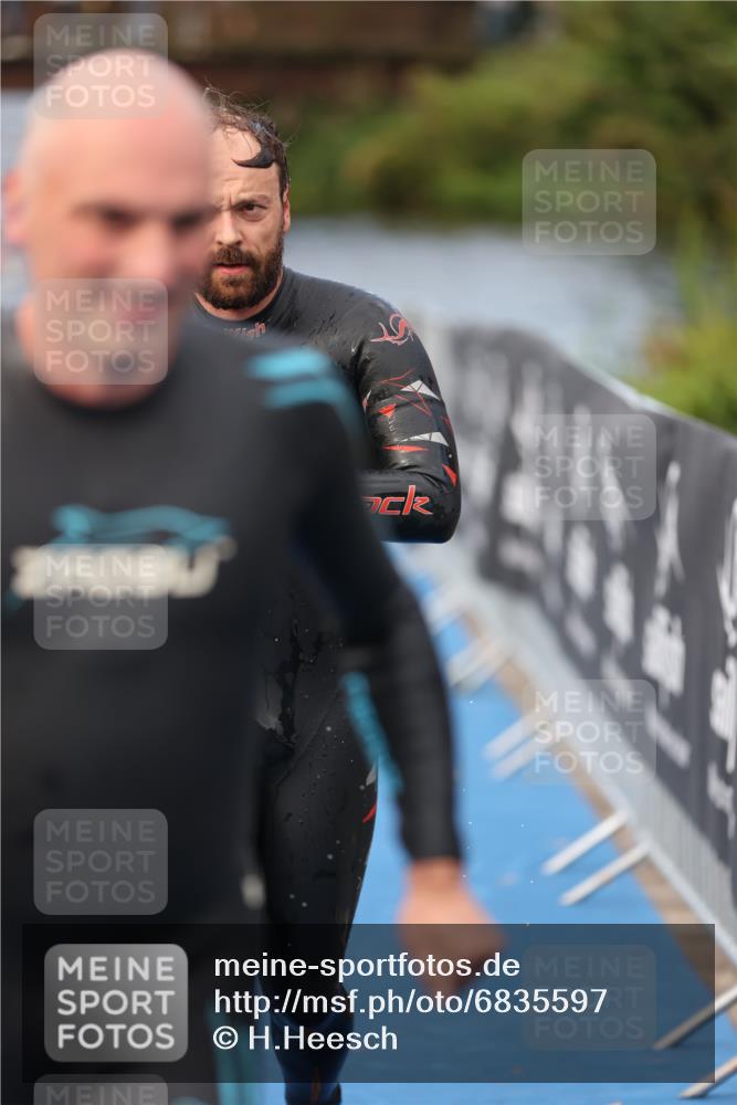 25.08.2024 - Elbe Triathlon Hamburg H.Heesch http://msf.ph/oto/6835597 25.08.2024 08:34:49 Schwimmen 48, 70, 84, 93, 94 meine-sportfotos.de