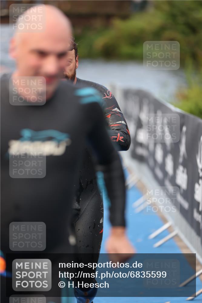 25.08.2024 - Elbe Triathlon Hamburg H.Heesch http://msf.ph/oto/6835599 25.08.2024 08:34:49 Schwimmen 48, 70, 84, 93, 94 meine-sportfotos.de