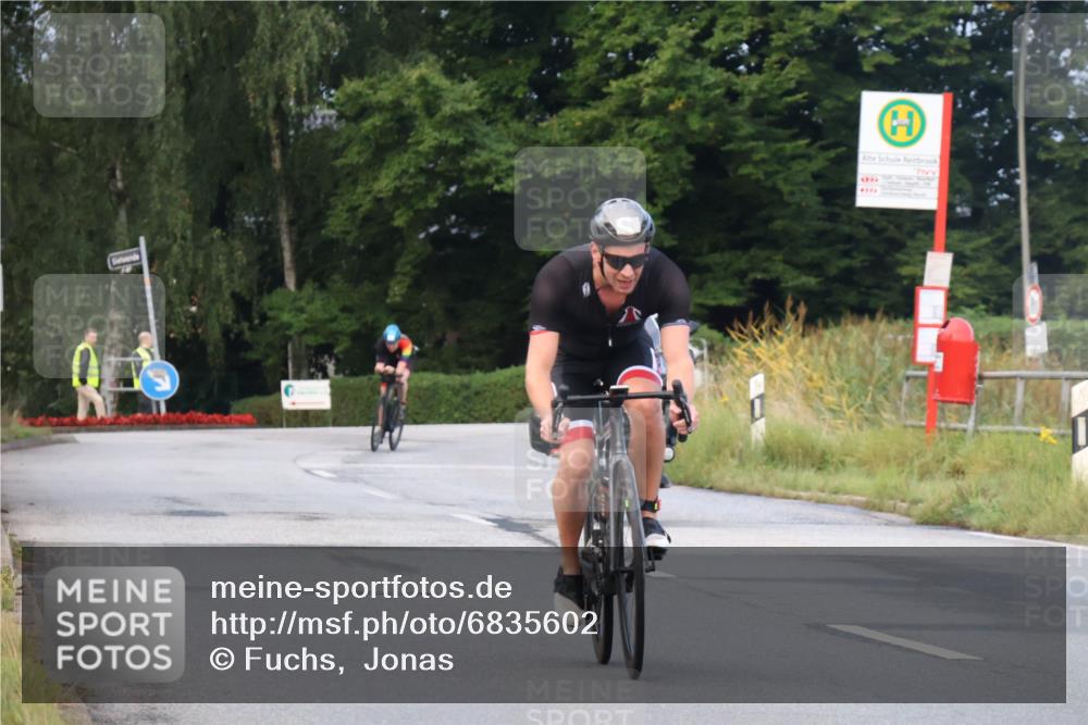 25.08.2024 - Elbe Triathlon Hamburg Fuchs,  Jonas http://msf.ph/oto/6835602 25.08.2024 08:42:54 Radfahren 48, 61, 52 meine-sportfotos.de
