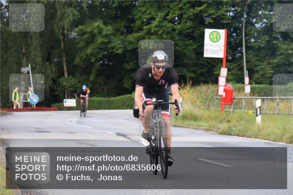 25.08.2024 - Elbe Triathlon Hamburg Fuchs,  Jonas http://msf.ph/oto/6835606 25.08.2024 08:42:54 Radfahren 48, 61, 52 meine-sportfotos.de