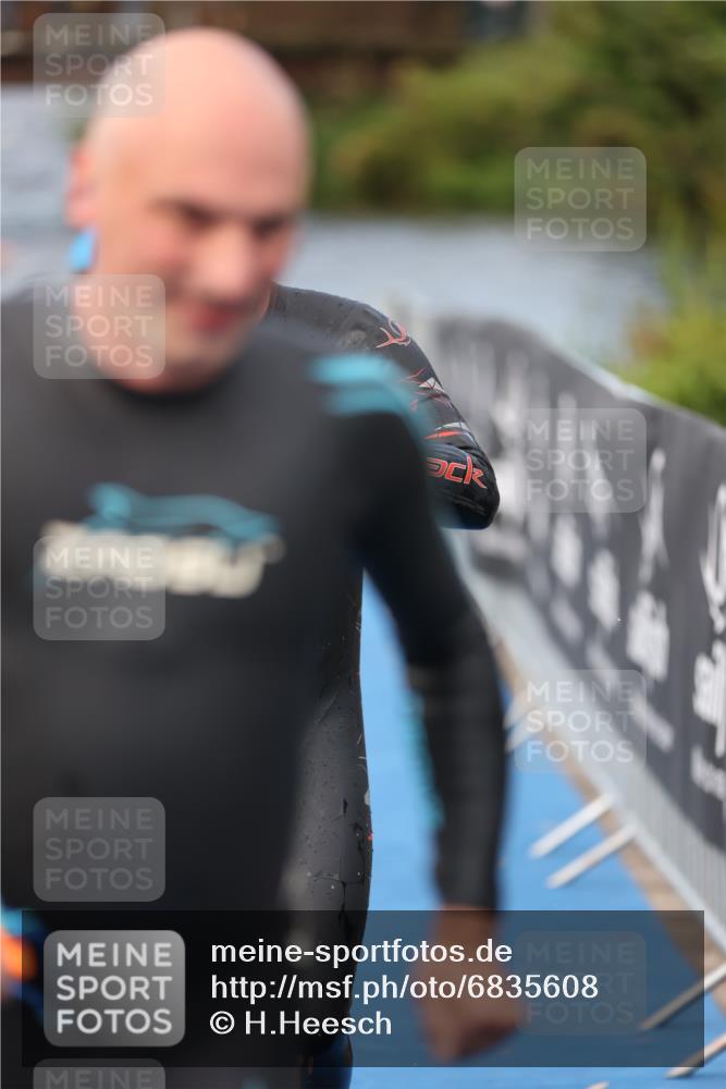 25.08.2024 - Elbe Triathlon Hamburg H.Heesch http://msf.ph/oto/6835608 25.08.2024 08:34:49 Schwimmen 48, 70, 84, 93, 94 meine-sportfotos.de