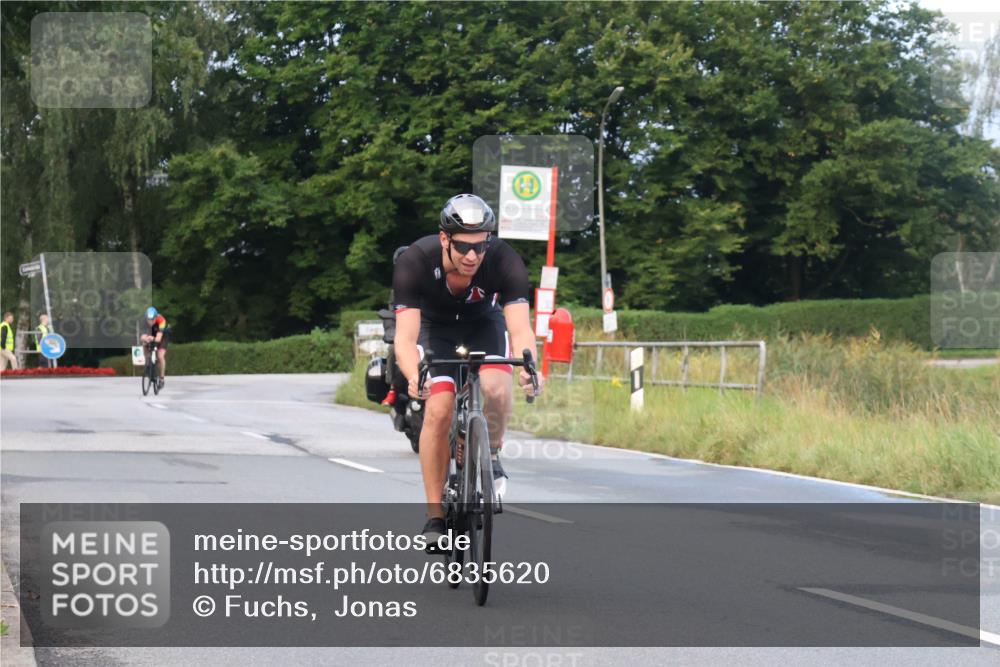 25.08.2024 - Elbe Triathlon Hamburg Fuchs,  Jonas http://msf.ph/oto/6835620 25.08.2024 08:42:54 Radfahren 48, 61, 52 meine-sportfotos.de