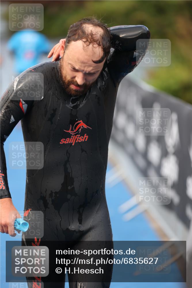 25.08.2024 - Elbe Triathlon Hamburg H.Heesch http://msf.ph/oto/6835627 25.08.2024 08:34:50 Schwimmen 48, 70, 84, 93, 94 meine-sportfotos.de