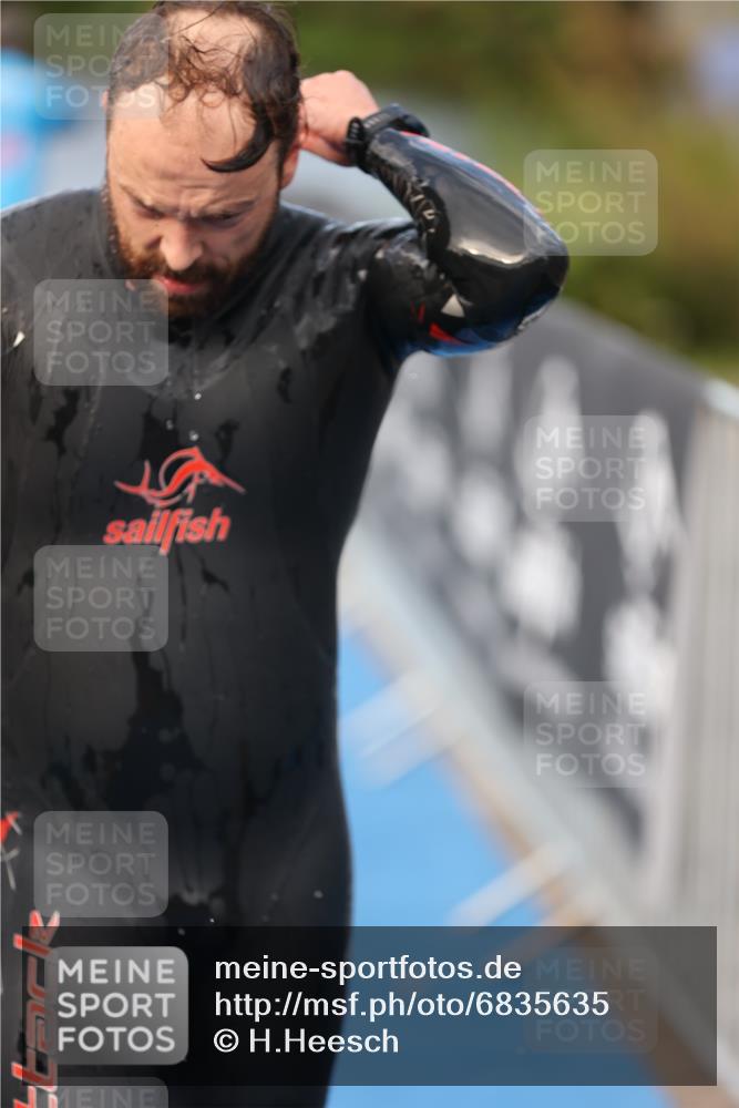 25.08.2024 - Elbe Triathlon Hamburg H.Heesch http://msf.ph/oto/6835635 25.08.2024 08:34:50 Schwimmen 48, 70, 84, 93, 94 meine-sportfotos.de