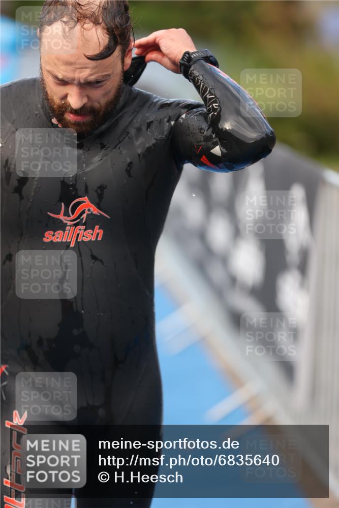 25.08.2024 - Elbe Triathlon Hamburg H.Heesch http://msf.ph/oto/6835640 25.08.2024 08:34:50 Schwimmen 48, 70, 84, 93, 94 meine-sportfotos.de