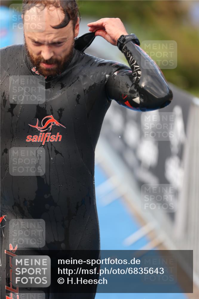 25.08.2024 - Elbe Triathlon Hamburg H.Heesch http://msf.ph/oto/6835643 25.08.2024 08:34:51 Schwimmen 48, 70, 84, 93, 94 meine-sportfotos.de