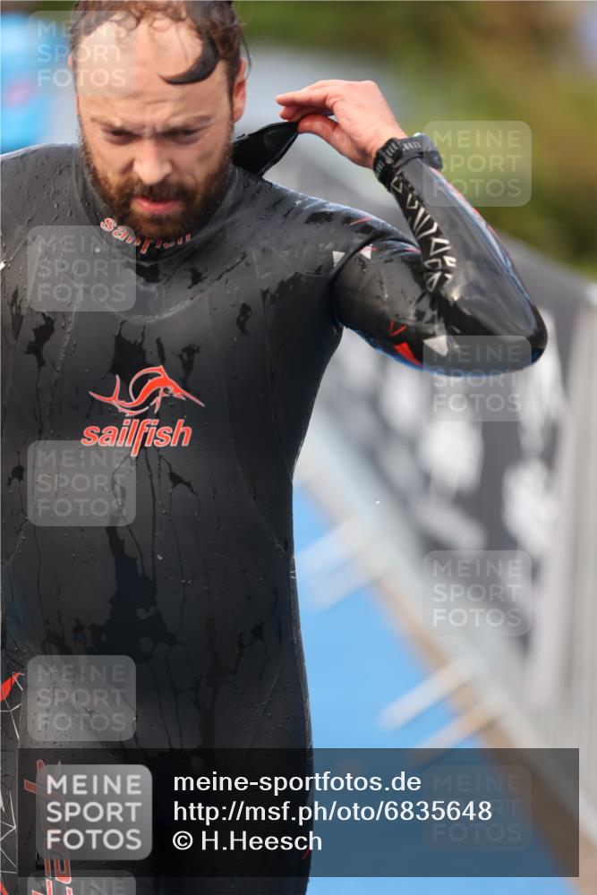 25.08.2024 - Elbe Triathlon Hamburg H.Heesch http://msf.ph/oto/6835648 25.08.2024 08:34:51 Schwimmen 48, 70, 84, 93, 94 meine-sportfotos.de