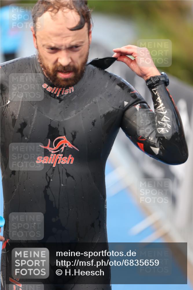 25.08.2024 - Elbe Triathlon Hamburg H.Heesch http://msf.ph/oto/6835659 25.08.2024 08:34:51 Schwimmen 48, 70, 84, 93, 94 meine-sportfotos.de