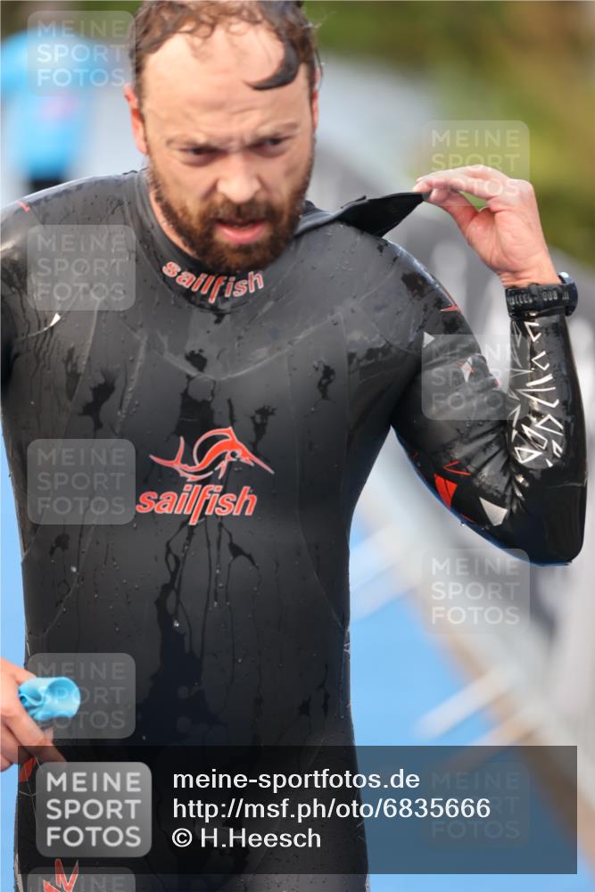 25.08.2024 - Elbe Triathlon Hamburg H.Heesch http://msf.ph/oto/6835666 25.08.2024 08:34:51 Schwimmen 48, 70, 84, 93, 94 meine-sportfotos.de