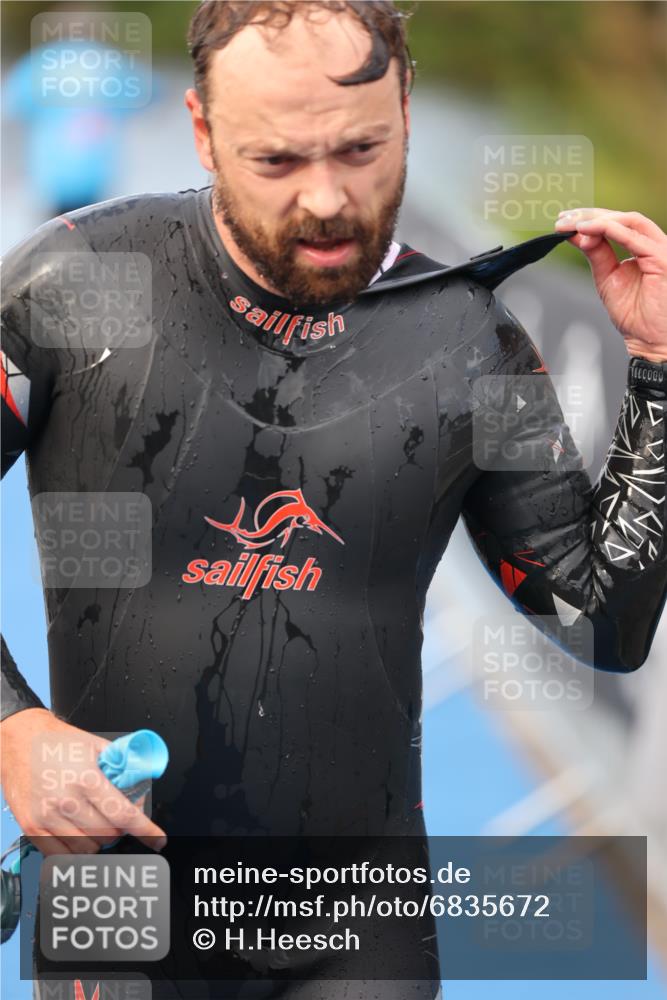 25.08.2024 - Elbe Triathlon Hamburg H.Heesch http://msf.ph/oto/6835672 25.08.2024 08:34:51 Schwimmen 48, 70, 84, 93, 94 meine-sportfotos.de